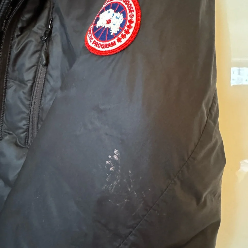 Canada Goose Men’s Lodge Parka. Black. Size XS - Picture 7 of 9